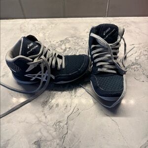 Boy’s Asics snap down wrestling shoes